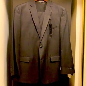 Marc New York by Andrew Marc Mene’s modern fit Gray windowpane suit